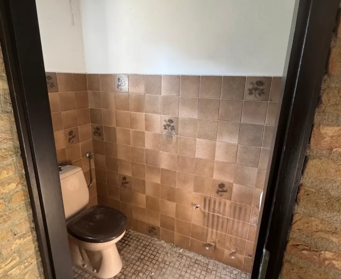 Toilet1voor-ezgif.com-crop